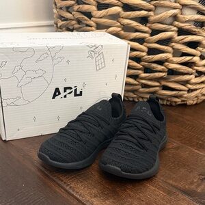 NIB APL Techloom Waves in Black Monochrome, size 11C